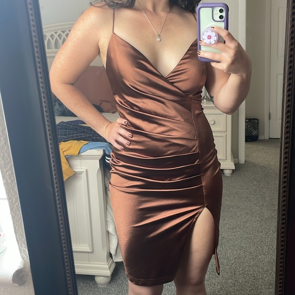 BRONZE/COPPER RUCHED MIDI DRESS WITH SLIT - Picture 2 of 7